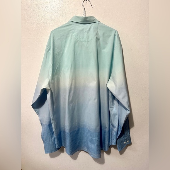 Tommy Bahama Men’s Ombré Silk Blend Button Up Top - XL - Picture 5 of 9